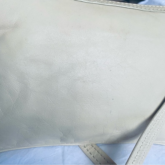 Marc By Marc Jacobs Crossbody Cream Leather Purse Pockets Turnlock Brass - Picture 12 of 15